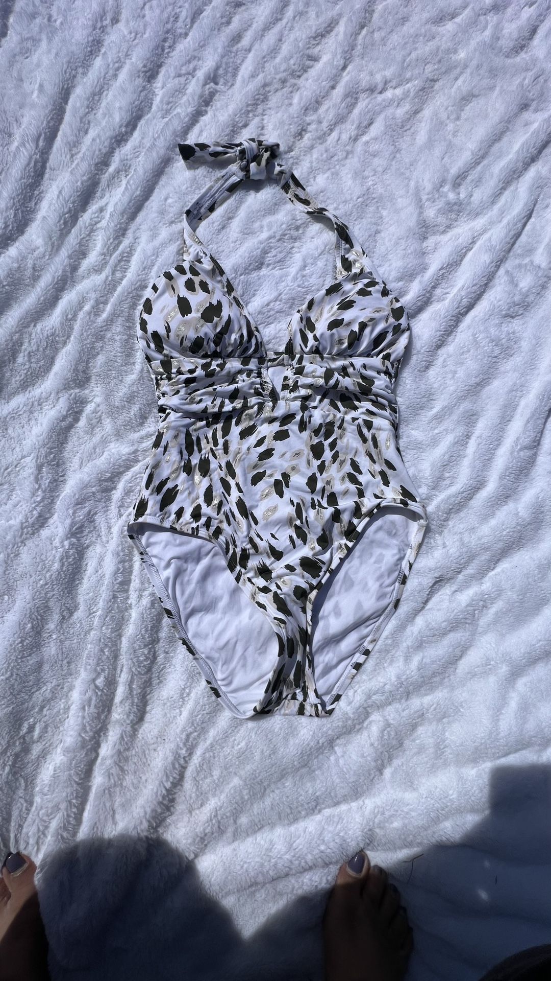 NWT La Blanca V-Front Keyhole Halter One Piece Swimsuit Olive Petals Green SZ 8