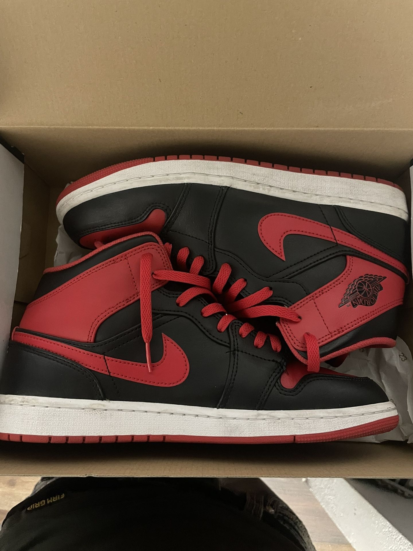 AIR JORDAN 1 MID