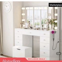 BRAND NEW MAKEUP VANITY 