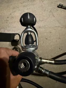 This set includes a Mares primary regulator, yellow octopus (backup regulator), dual pressure/depth gauge console, and low-pressure inflator hose