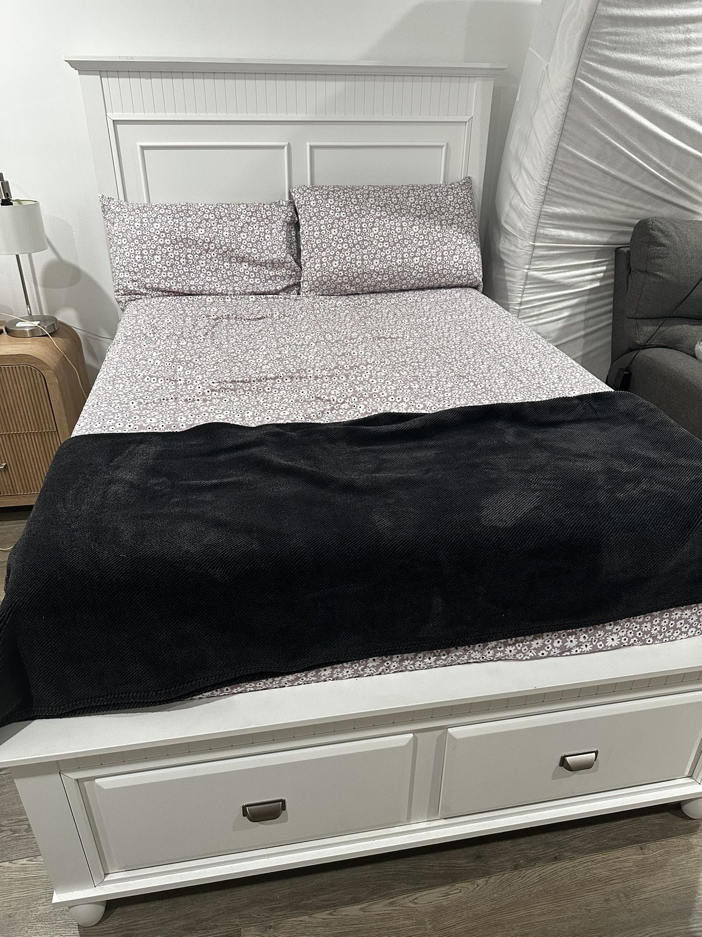 Full Size Storage Bed With 6 Drawers
