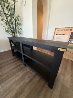 Entry way table