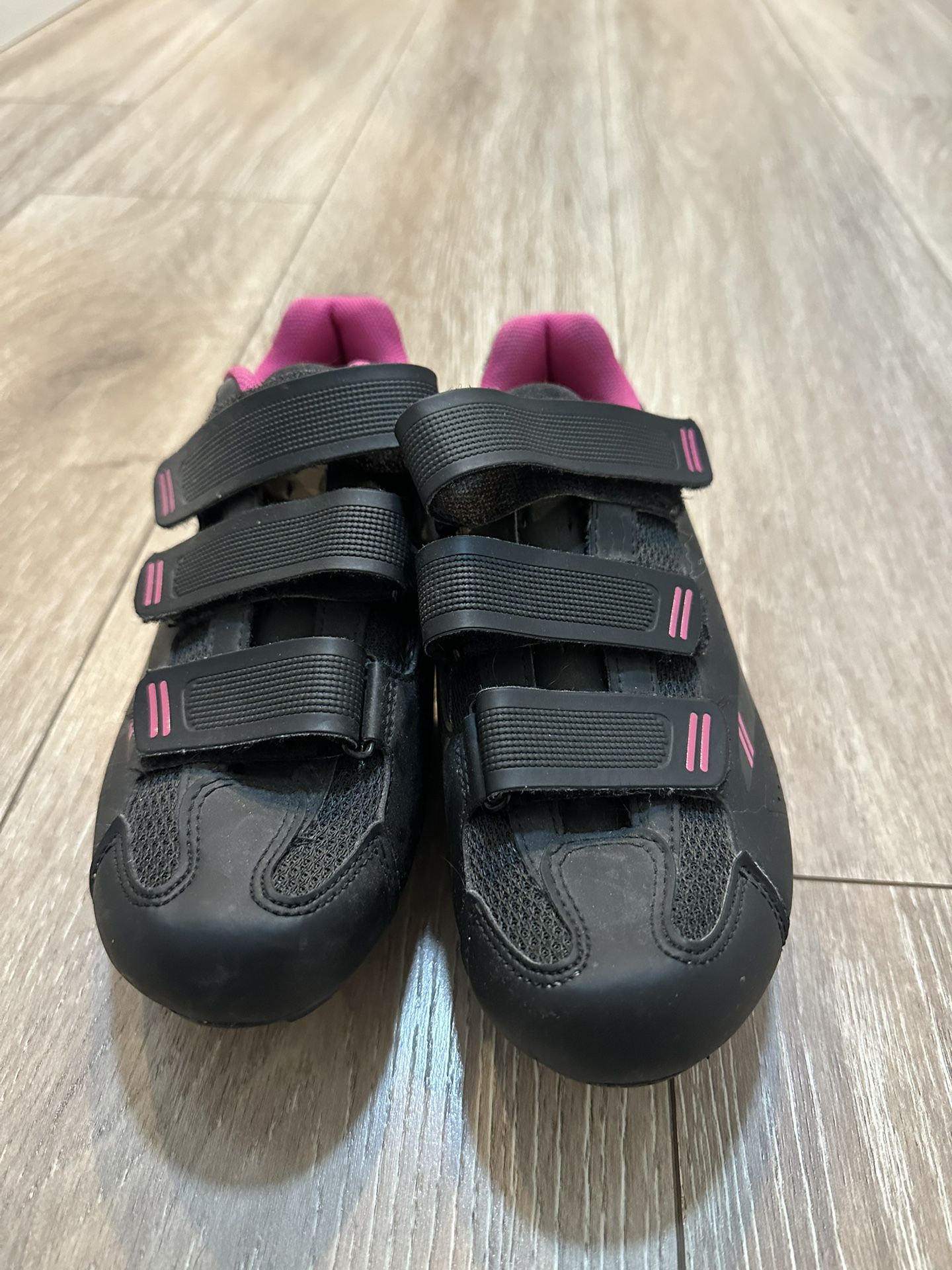 Women’s cycling shoes size 7.5 (38)