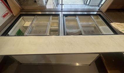 TRUE Sandwich/Salad Prep Table w/ Refrigerated Base,