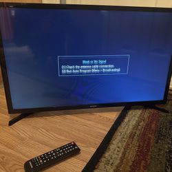 Samsung 33 Inch Flat Screen TV  In Great Comdition