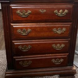 2 Dressers And 2 Nightstands 