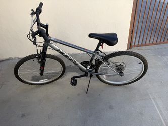 Huffy Rockcreek 18 speed mountain bike