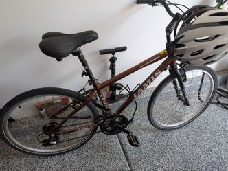 Jamis Explorer 1.0 Hybrid Bike Bundle with Helmet Lock Pump and Maintenance Kit
