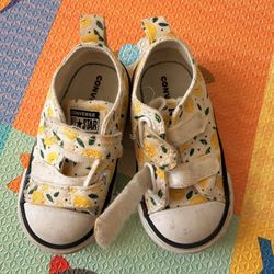 Converse kids size 4 baby