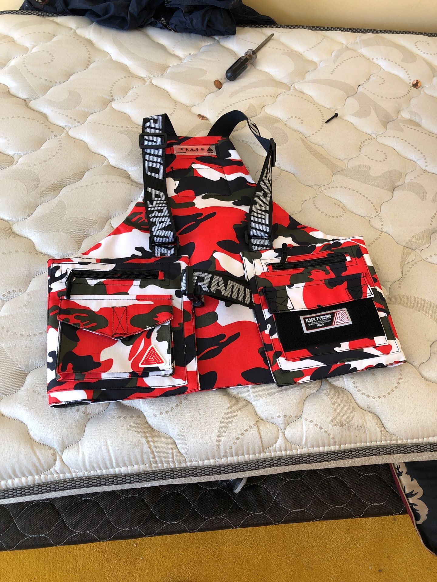 Black pyramid vest cheap