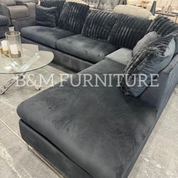 New In 📦 Box Black Sectional. Delivery 🚚 Available!
