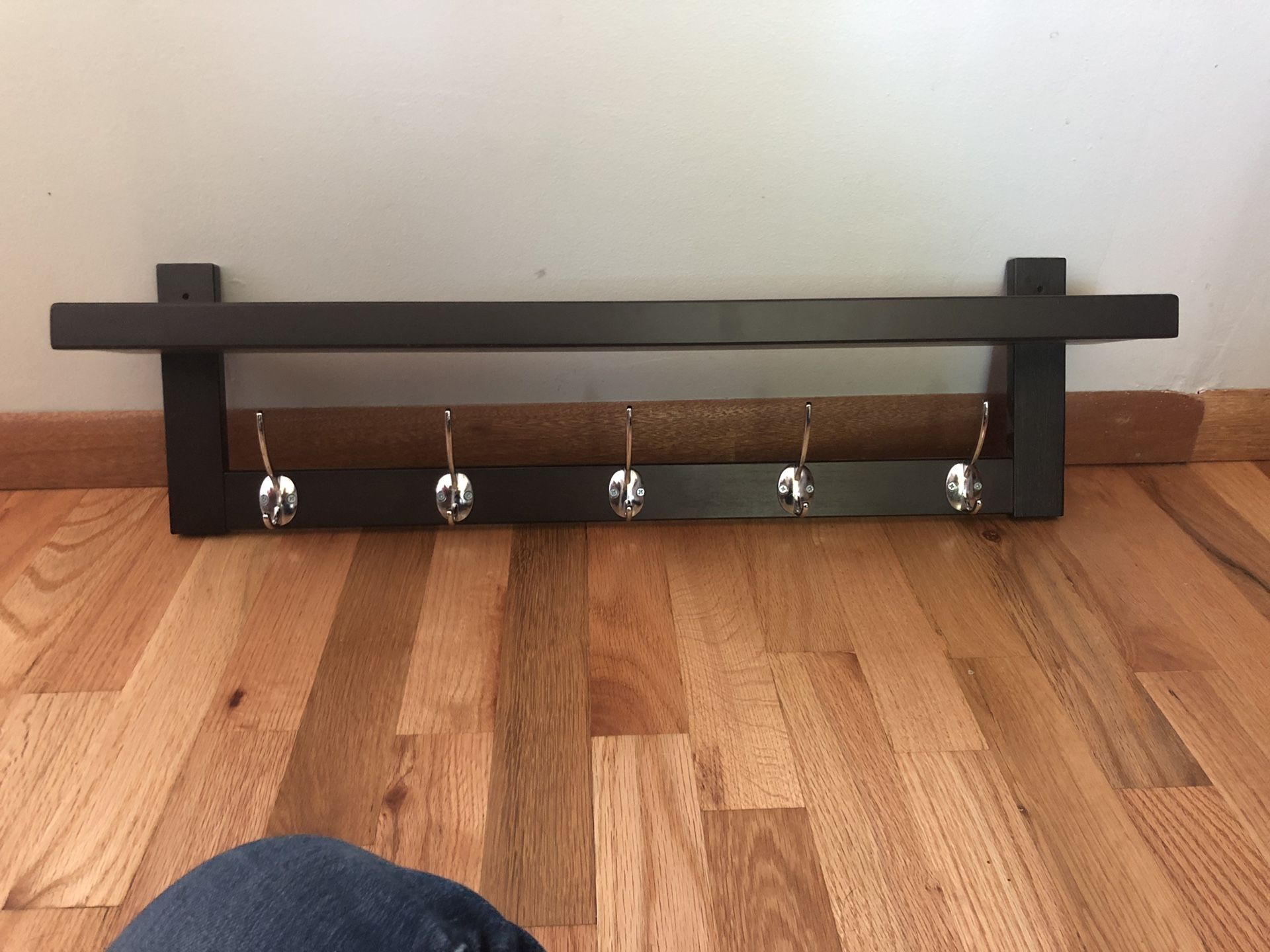 Entryway shelf