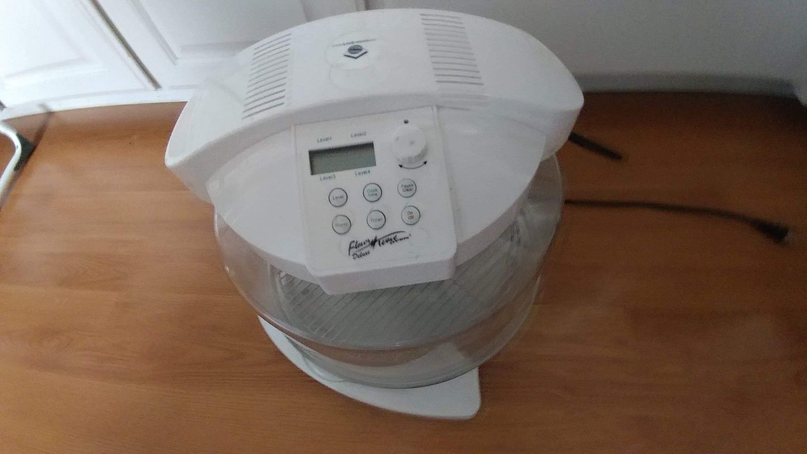 Oilless hot air convection cooker
