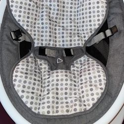 Munchkin Baby Swing – Excellent Condition 🤍