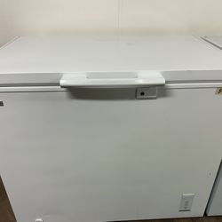 Vissani Freezer 8.8 cu ft ( 1 Month Warranty)