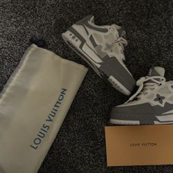 LV SKATES SIZE 5.5 FITS SIZE 6 and 4.5