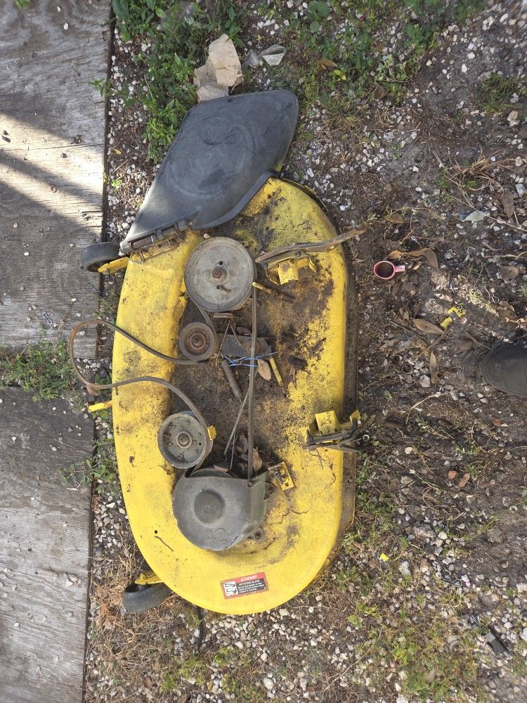 ((READ AD))(($260 EACH))((42" L--SERIES Johndeere DECK)) Riding Mower