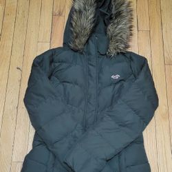 Hollister Puffer Jacket - Size M