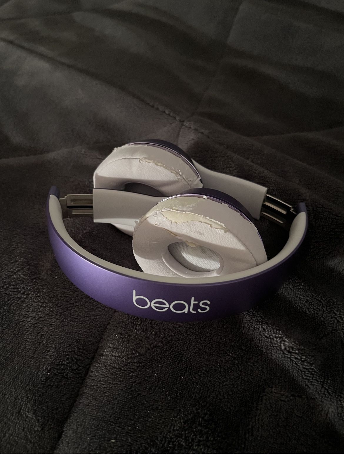 Beats Solo 3 Ultra Violet- like new only used a few times.