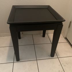 End Table In Good Condition.. Delivery Is Available 