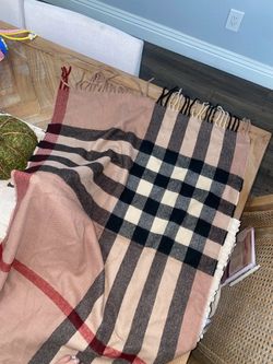 Checkered fleece shawl