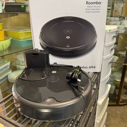 iRobot Roomba 694 Robot Vacuum-Wi-Fi Connectivity Excellent Condition Like New