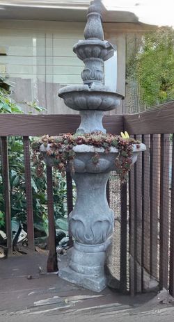 Tiered Resin Concrete Style Garden Fountain Planter. Read description 1st