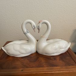 Lladro Endless Swans Figurine No Box