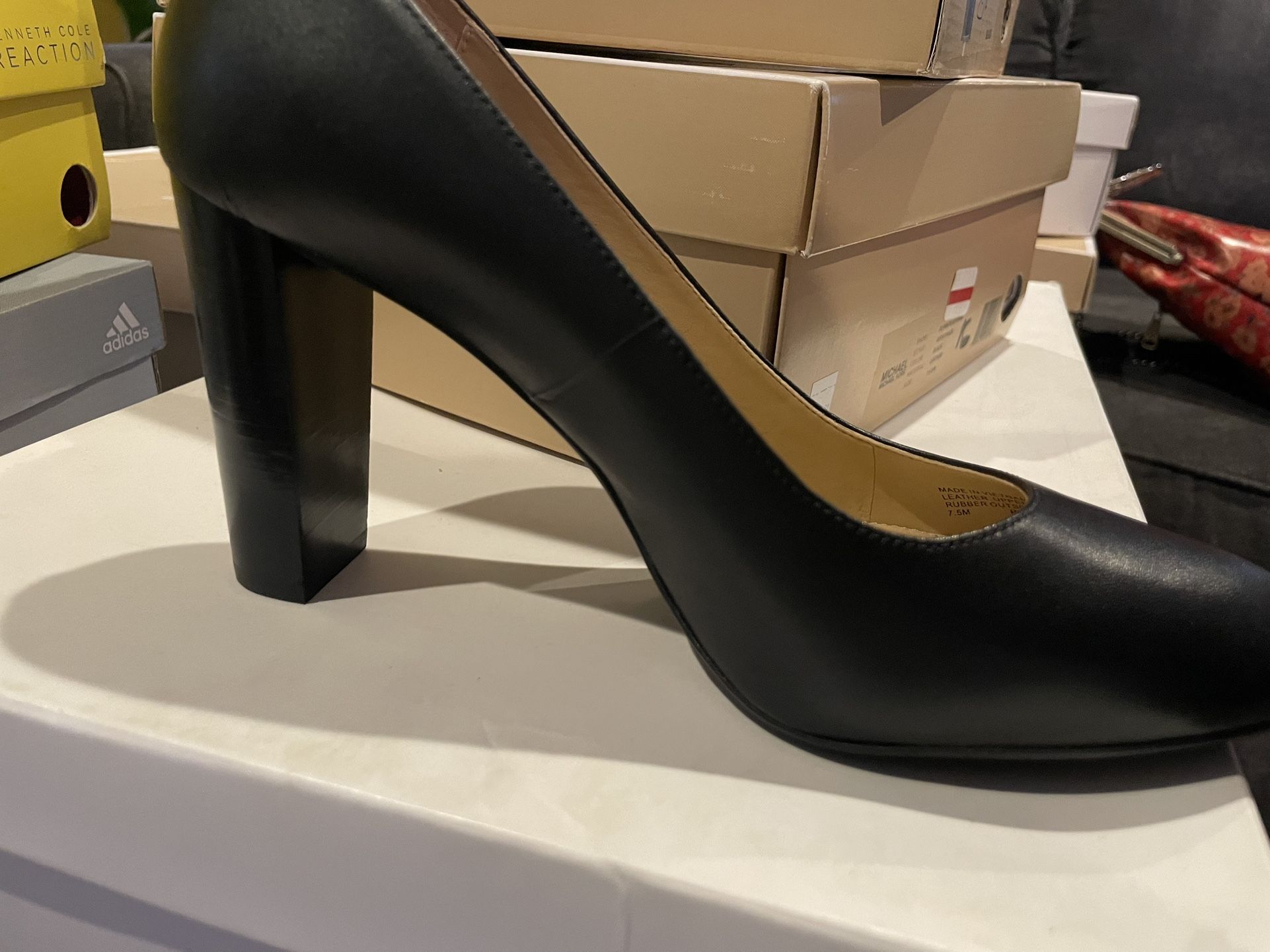 Size 7.5 Micheal Kors Susan Flex Pump Heels