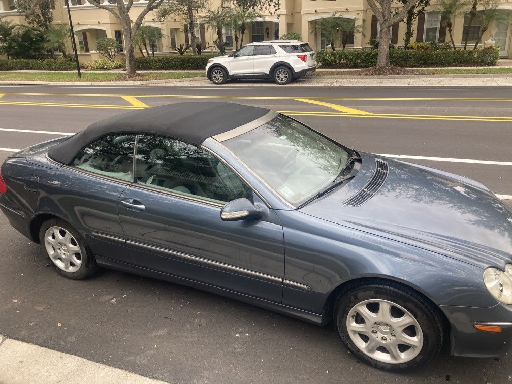2005 Mercedes Benz CLK320