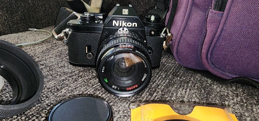 Nikon FiLM 35 mm Camera with Accessories