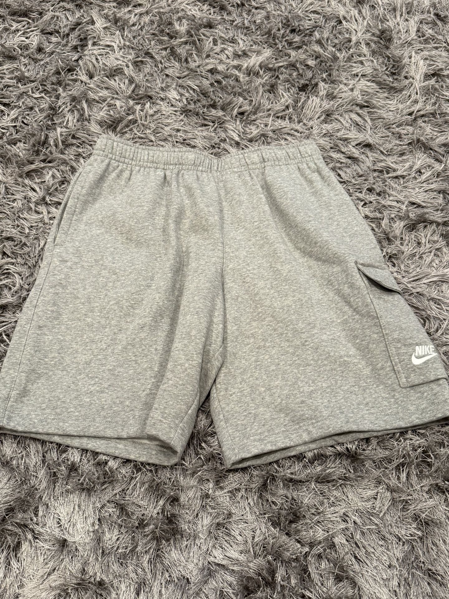 Nike Cargo Club Shorts Grey. Mens Large