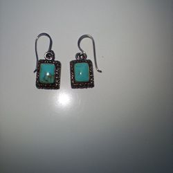 925 Sterling Silver And Turquoise Stones Earrings 