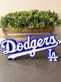 LA Dodgers sign