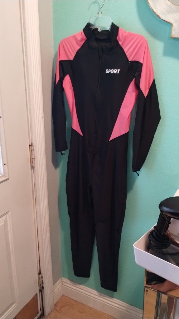 Sport Wet Skin Suit..Fits 2xl Women's Stretchy Material...brand New!..Great For Water Sports !!