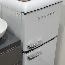 Galanz Retro 4ft Mini Fridge + Freezer
