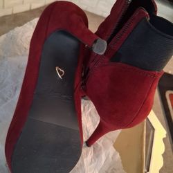 New with box Thalia Soda Ankle books Red Auburn