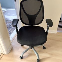 Black computer chair