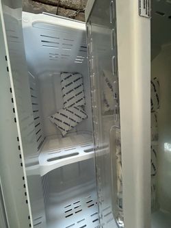⁠Samsung Stainless Steel French Door Refrigerator w/ Ice & Water Dispense