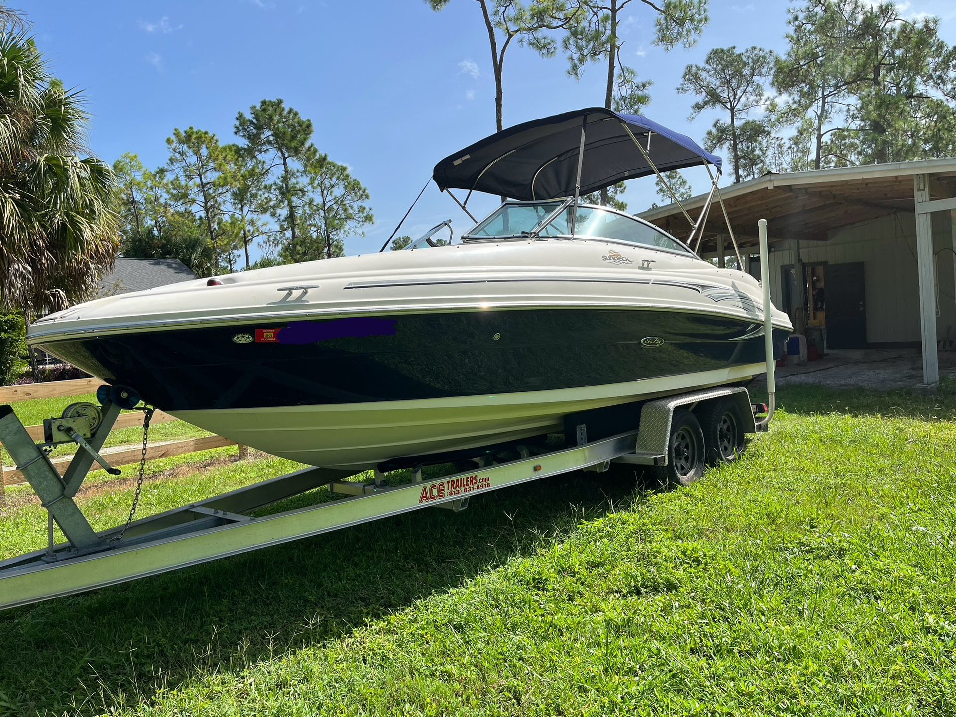 SEARAY 220 DECK BOAT