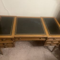 1960’s Sligh Lowry Black Leather Top Desk Gold Trim Desk Vintage Rare. *Free Delivery*