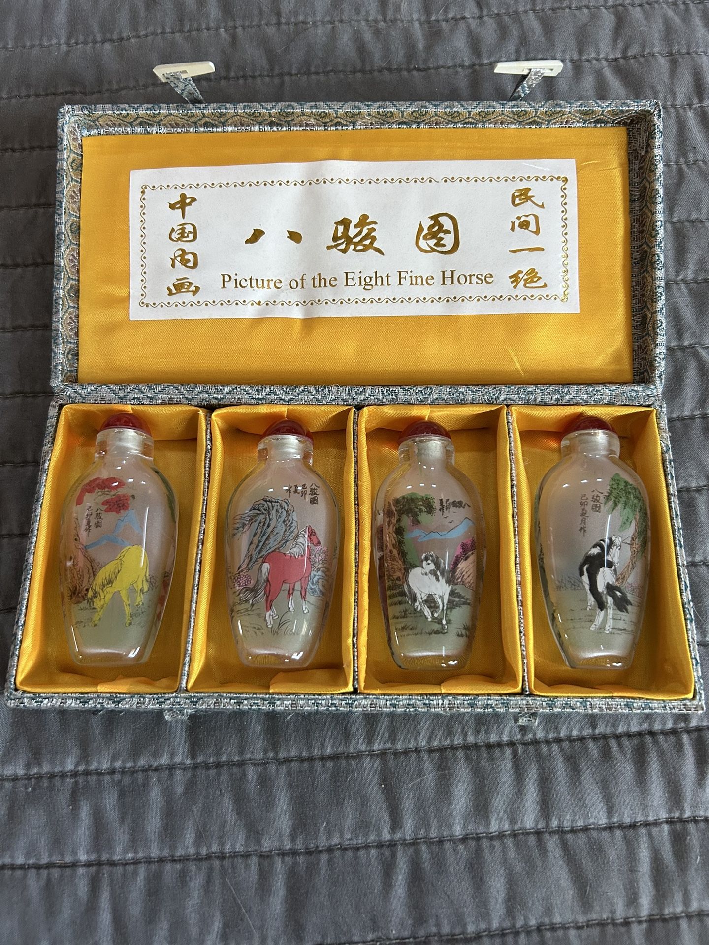 Collectibles: 4pc Chinese painted "Pictures Of Eight Fine Horse" Glass snuff bottles.