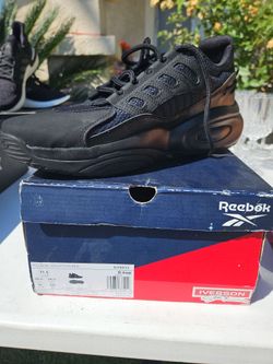 Athletic shoes