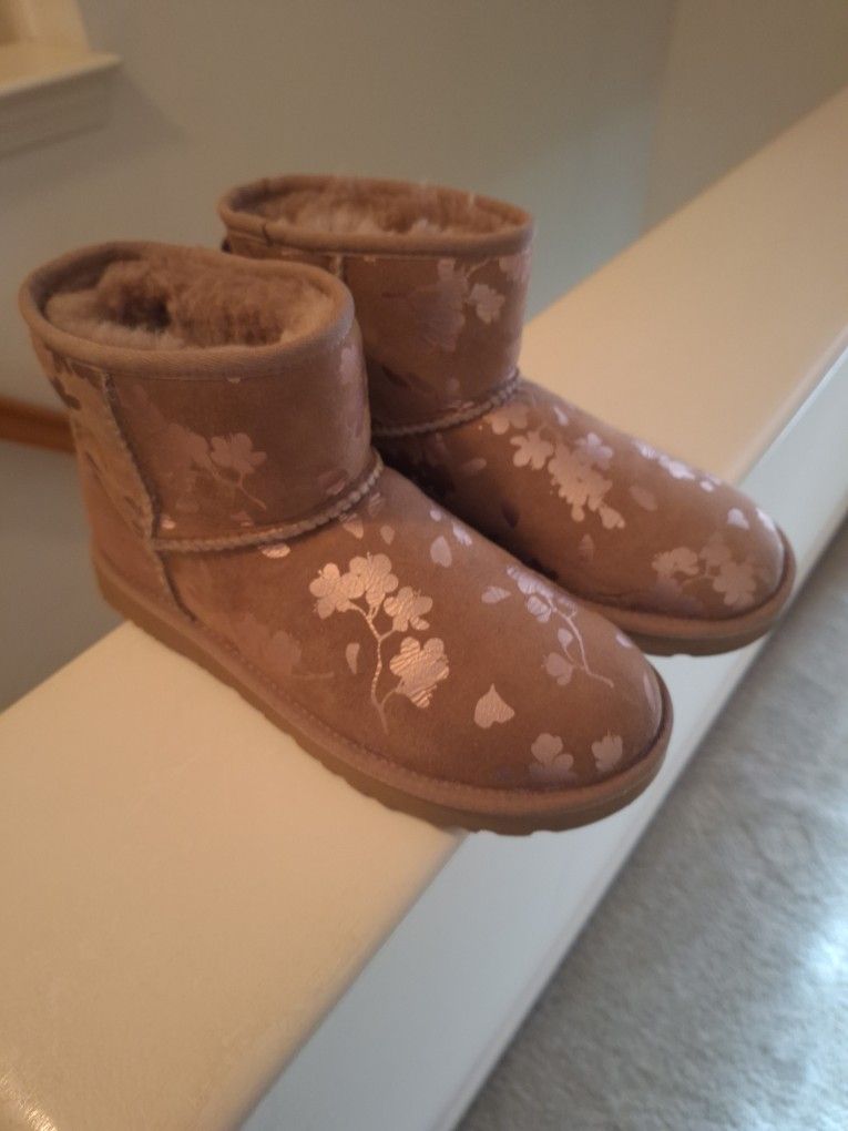Brand New Uggs Size 7.5