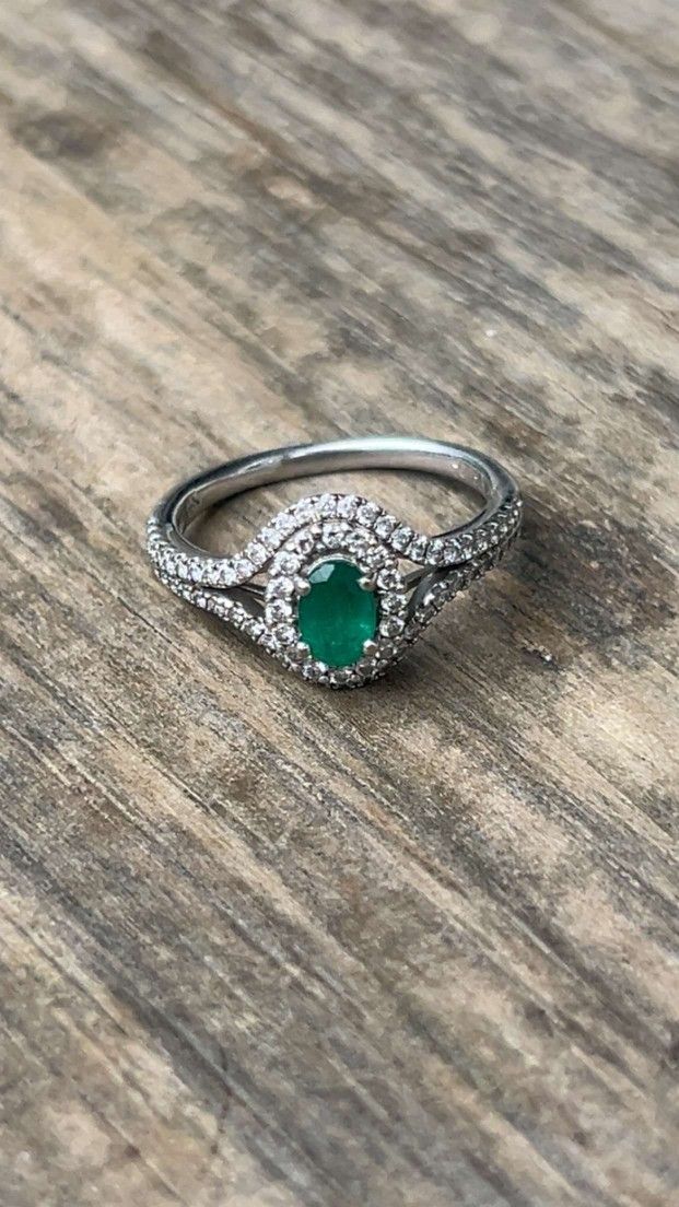 14 Kt White Gold Ring