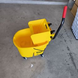 Rubbermaid Wave Break Mop Bucket