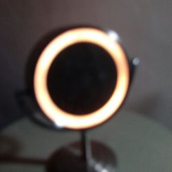 Beauty and makeup mirror (Magnified  dual sided)