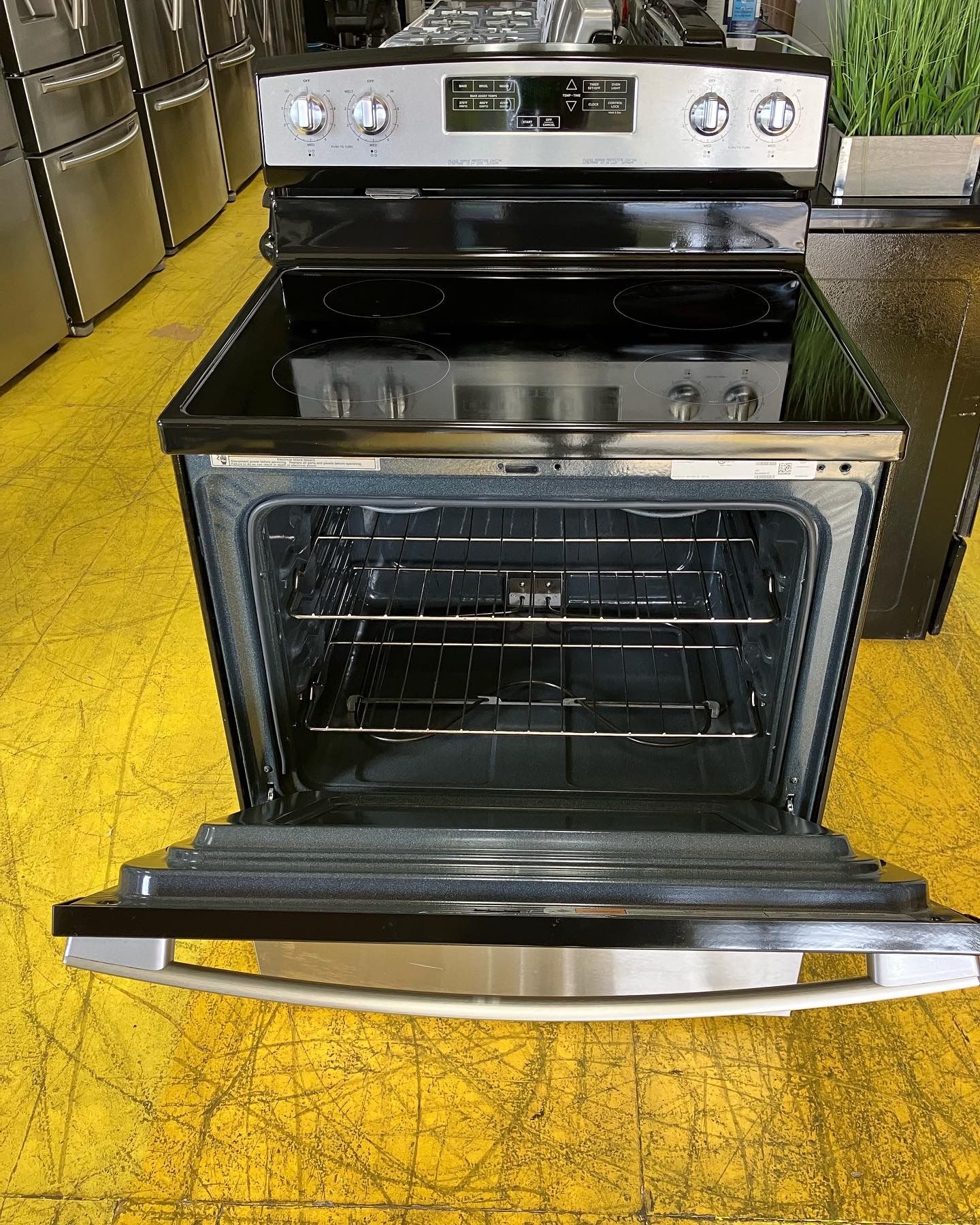 AMANA ELECTRIC STAINLESS STEEL STOVE for Sale in North Providence, RI OfferUp
