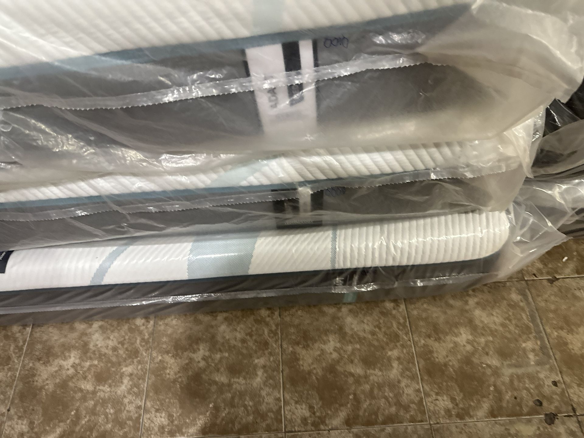 King Queen Size Tempurpedic ProAdapt, ProBreeze, LuxeBreeze Mattress Pro Breeze /Luxe Adapt /Pro Adapt /Adapt /cloud /Tempur pedic contour Supreme