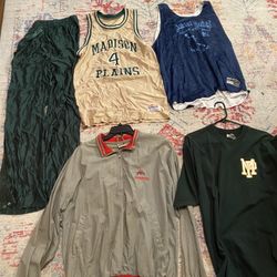 Jerseys , Pullovers , Shirts and Sweaters 
